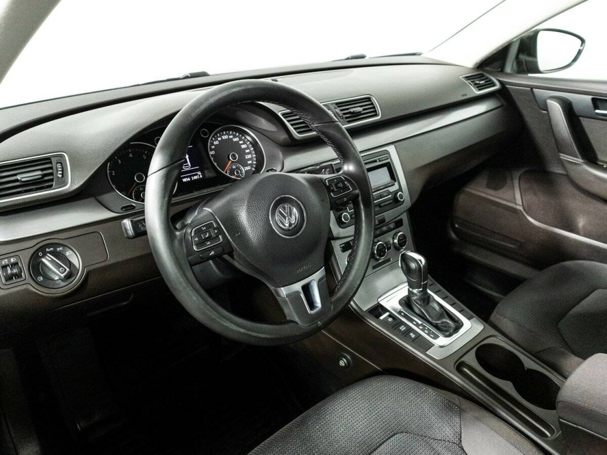 Купить Volkswagen Passat с пробегом. Фото: #10