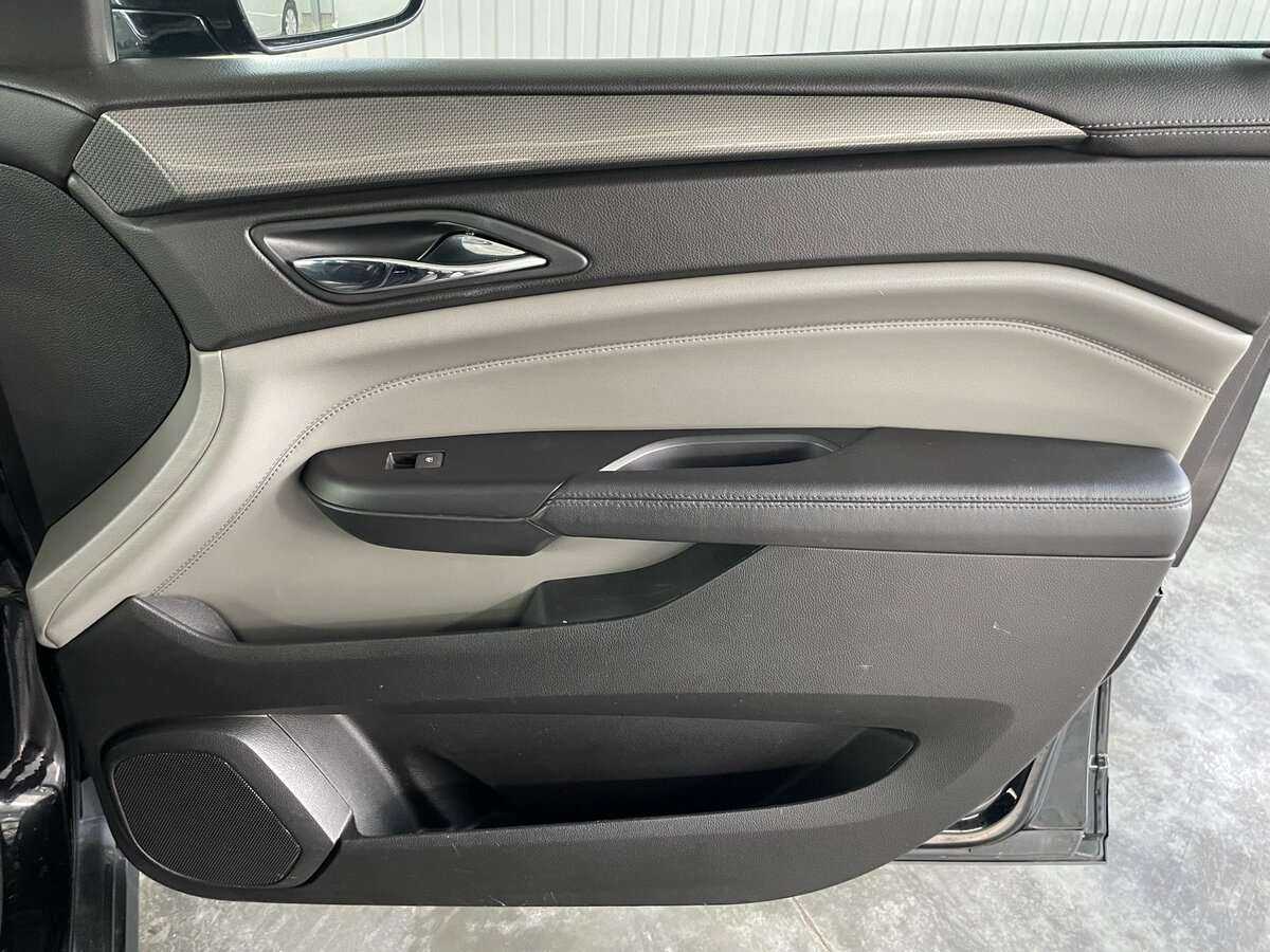 Купить Cadillac SRX с пробегом. Фото: #30