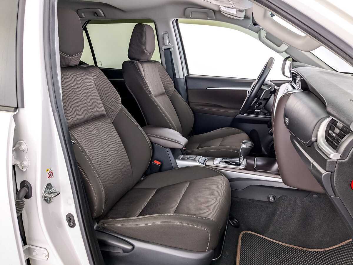 Купить Toyota Fortuner с пробегом. Фото: #21