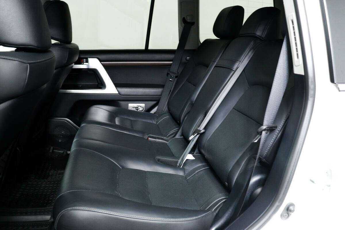 Купить Toyota Land Cruiser с пробегом. Фото: #11