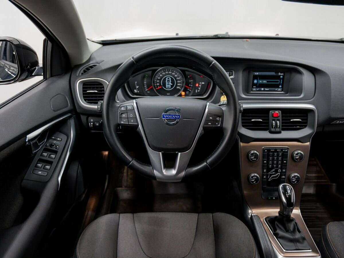 Купить Volvo V40 Cross Country с пробегом. Фото: #11