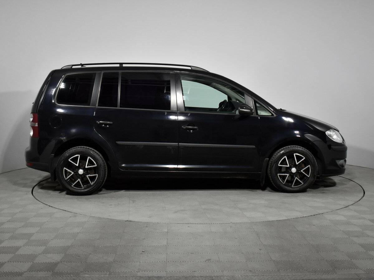 Купить Volkswagen Touran с пробегом. Фото: #3