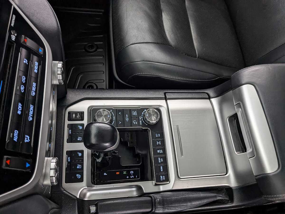 Купить Toyota Land Cruiser с пробегом. Фото: #24
