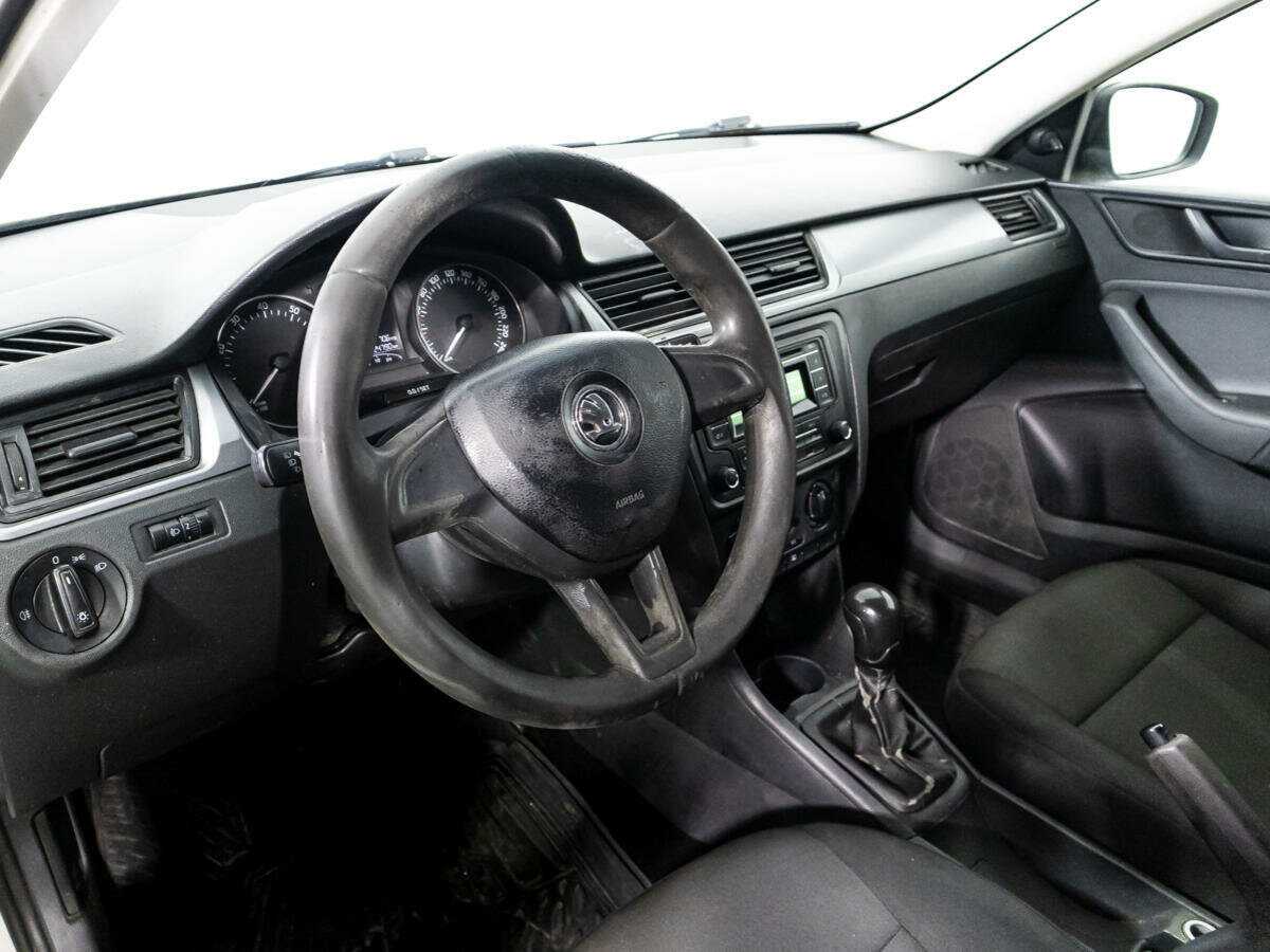 Купить Skoda Rapid с пробегом. Фото: #6
