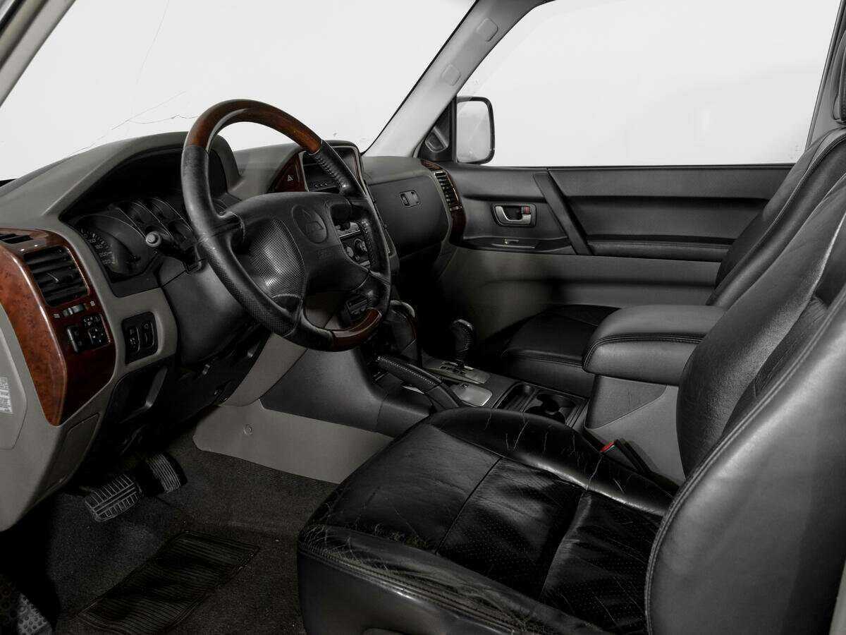 Купить Mitsubishi Pajero с пробегом. Фото: #16