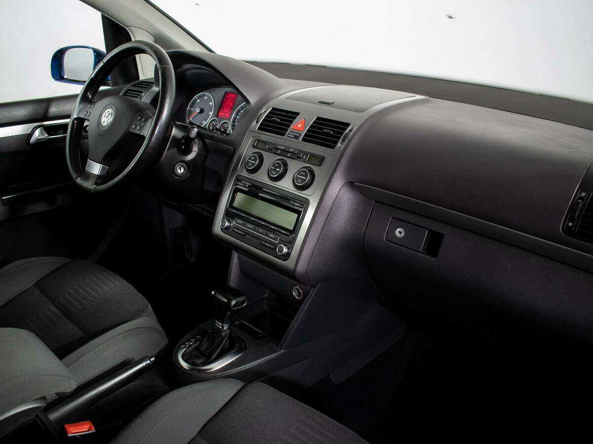 Купить Volkswagen Touran с пробегом. Фото: #8