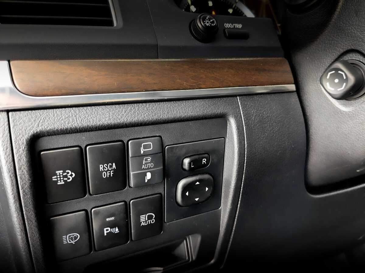Купить Toyota Land Cruiser с пробегом. Фото: #27