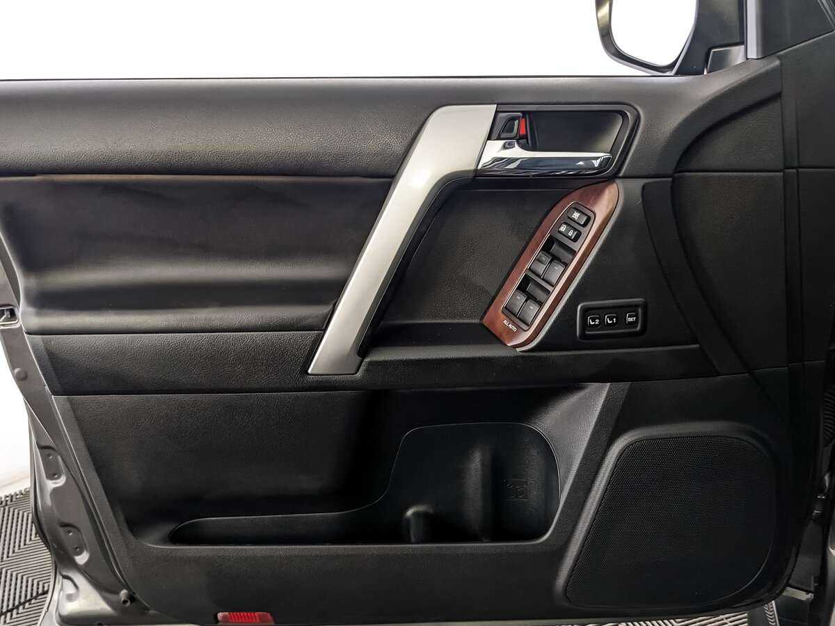 Купить Toyota Land Cruiser Prado с пробегом. Фото: #13