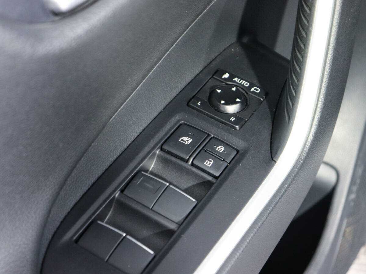 Купить Toyota RAV4 с пробегом. Фото: #20