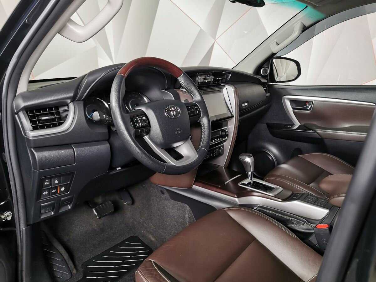 Купить Toyota Fortuner с пробегом. Фото: #13