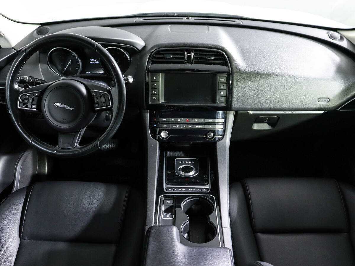 Купить Jaguar F-Pace с пробегом. Фото: #9