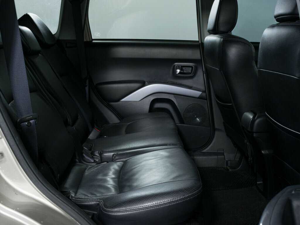 Купить Mitsubishi Outlander с пробегом. Фото: #9