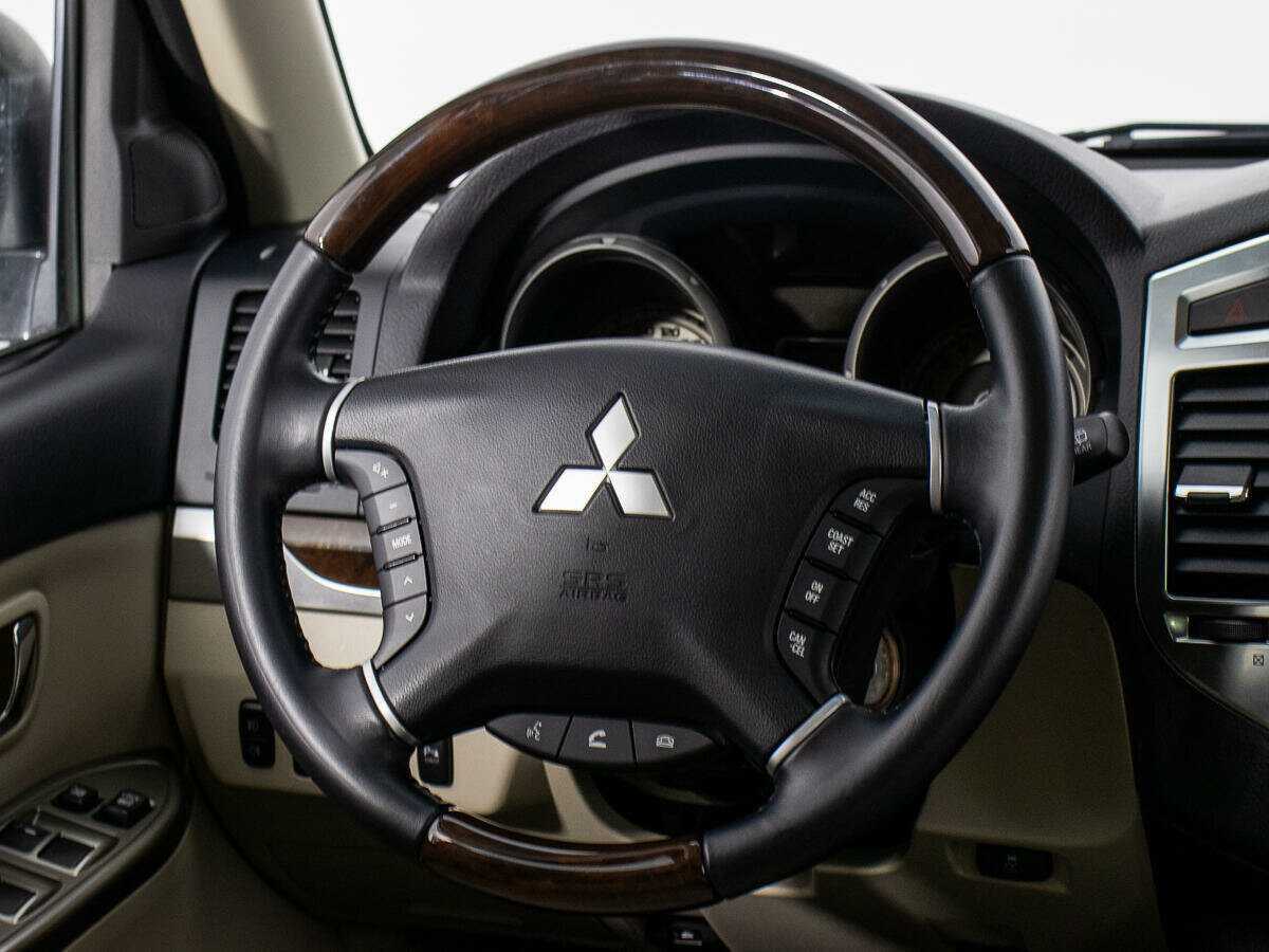 Купить Mitsubishi Pajero с пробегом. Фото: #18