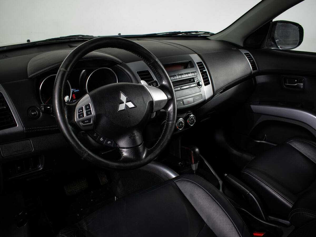 Купить Mitsubishi Outlander с пробегом. Фото: #10