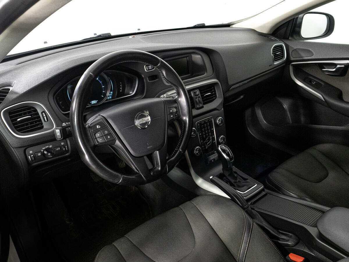 Купить Volvo V40 Cross Country с пробегом. Фото: #10