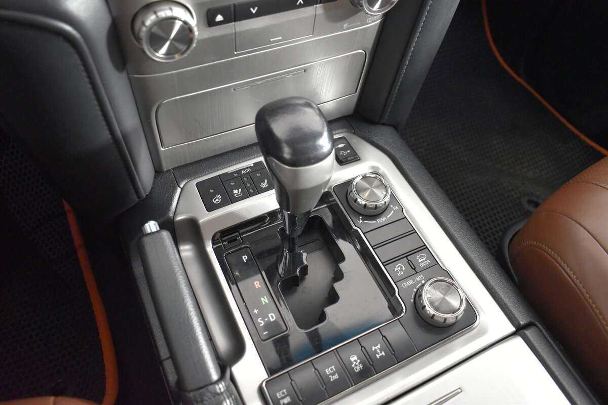 Купить Toyota Land Cruiser с пробегом. Фото: #18