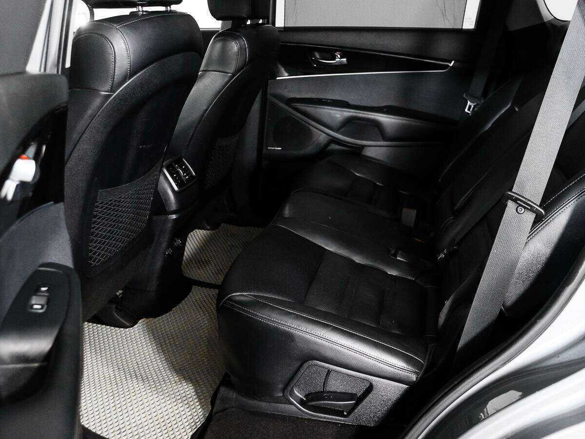 Купить Kia Sorento с пробегом. Фото: #9