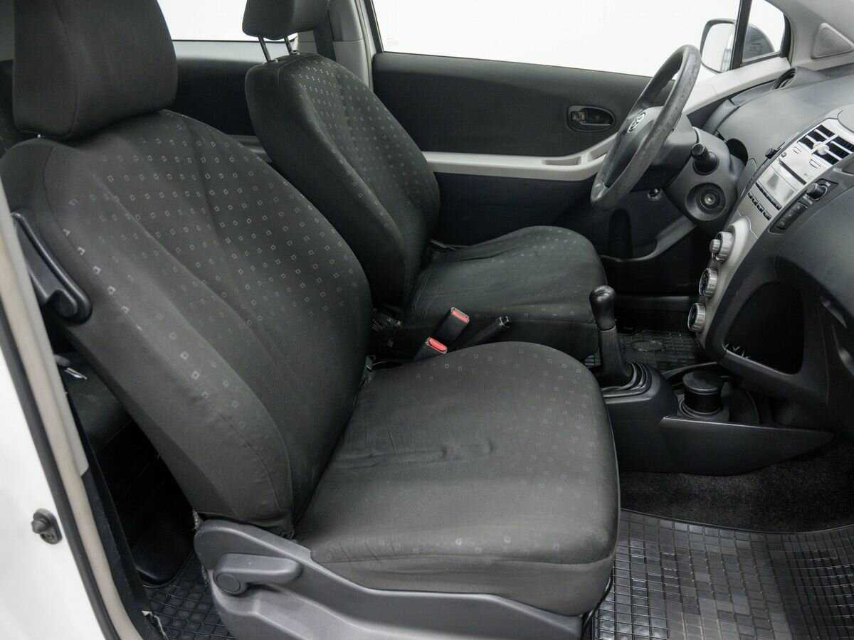 Купить Toyota Yaris с пробегом. Фото: #7