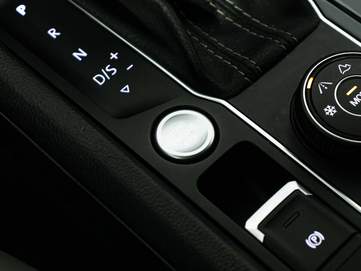 Купить Volkswagen Teramont с пробегом. Фото: #16