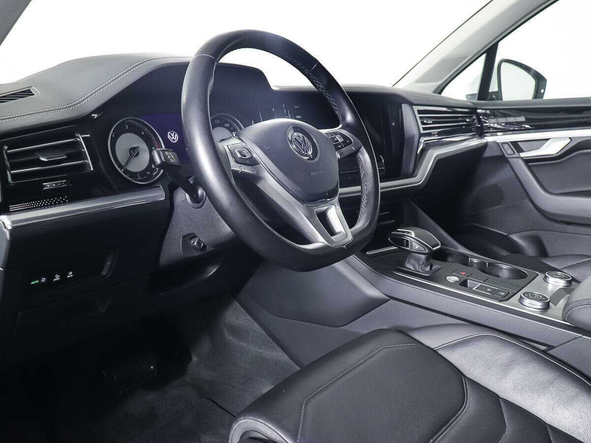 Купить Volkswagen Touareg с пробегом. Фото: #11