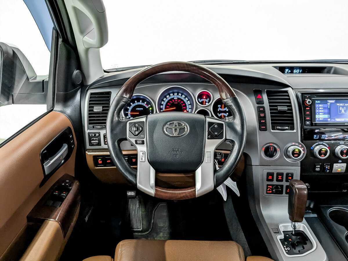 Купить Toyota Sequoia с пробегом. Фото: #21