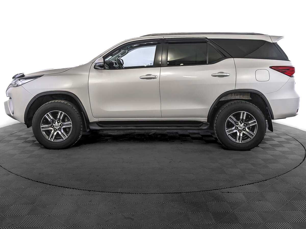 Купить Toyota Fortuner с пробегом. Фото: #7