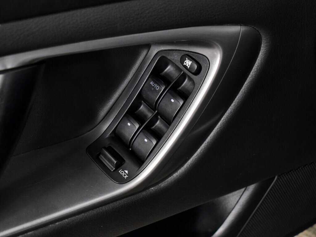Купить Subaru Legacy с пробегом. Фото: #7