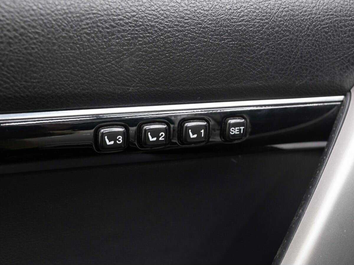 Купить Toyota Land Cruiser с пробегом. Фото: #22