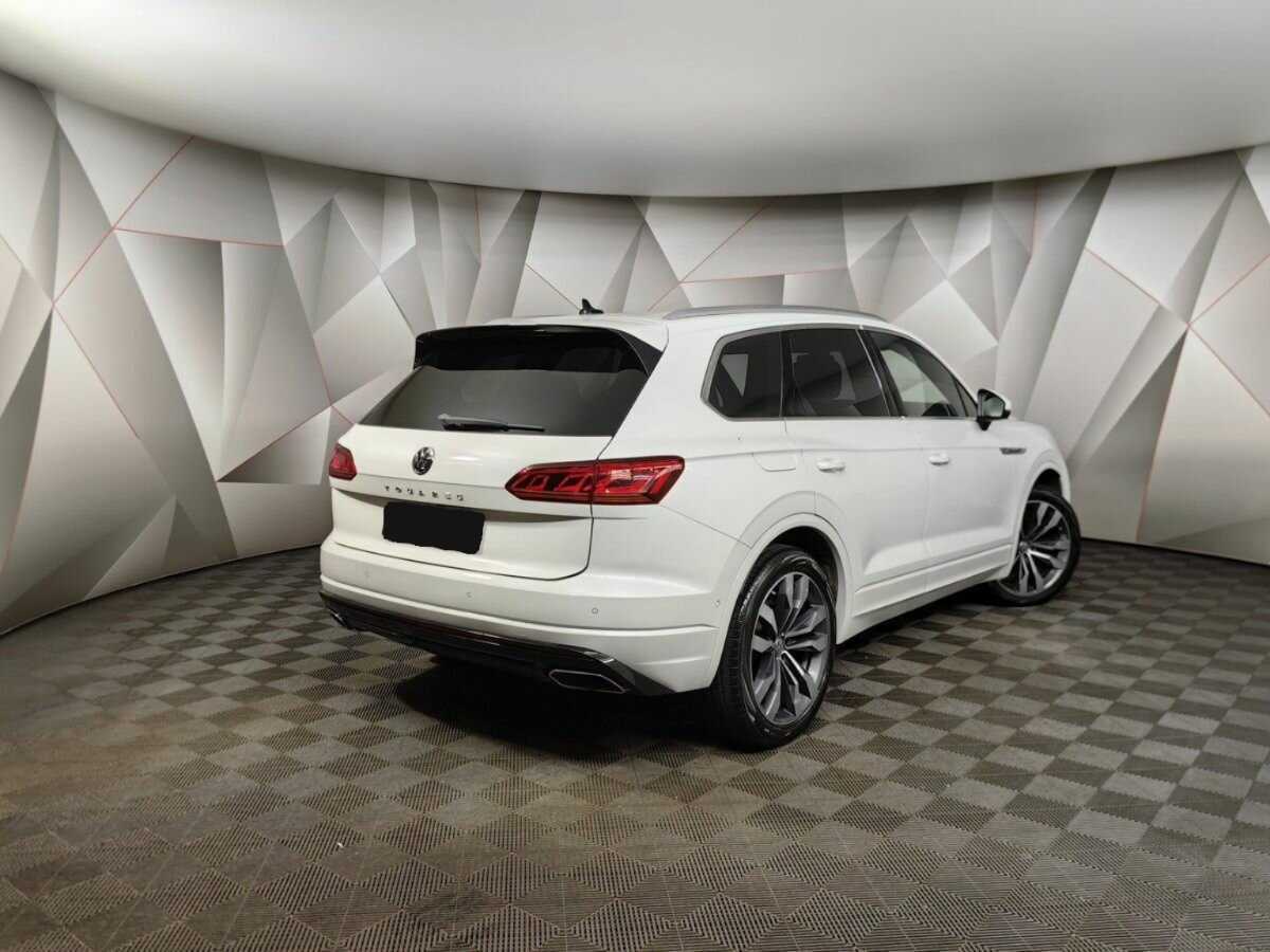 Купить Volkswagen Touareg с пробегом. Фото: #1