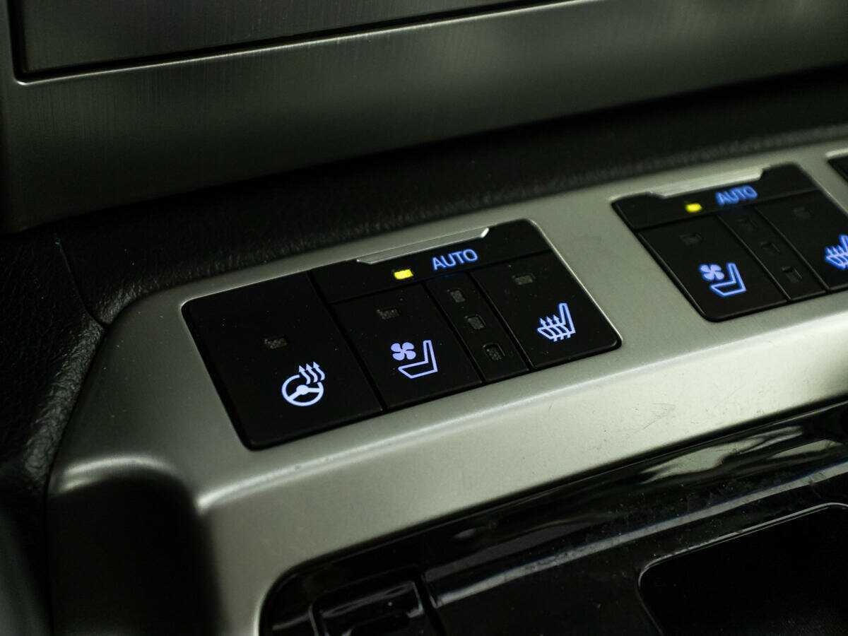Купить Toyota Land Cruiser с пробегом. Фото: #20