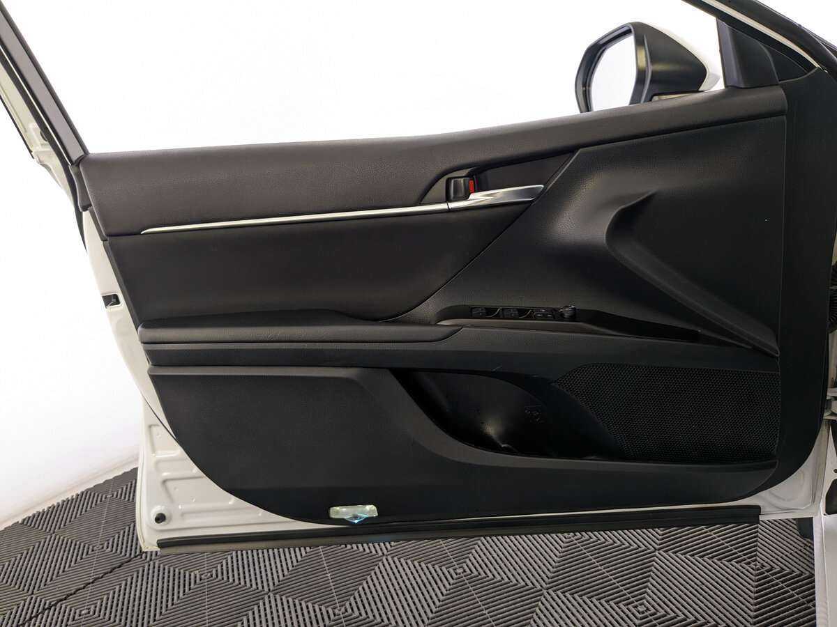 Купить Toyota Camry с пробегом. Фото: #14
