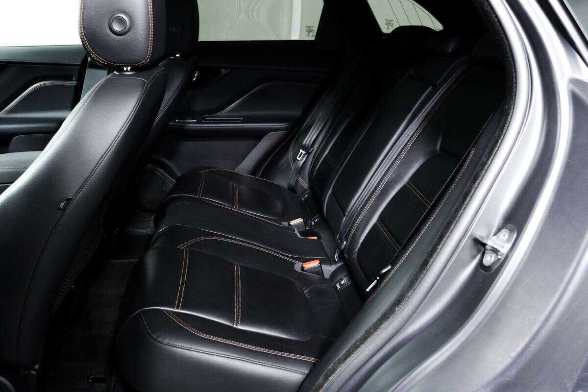 Купить Jaguar F-Pace с пробегом. Фото: #11