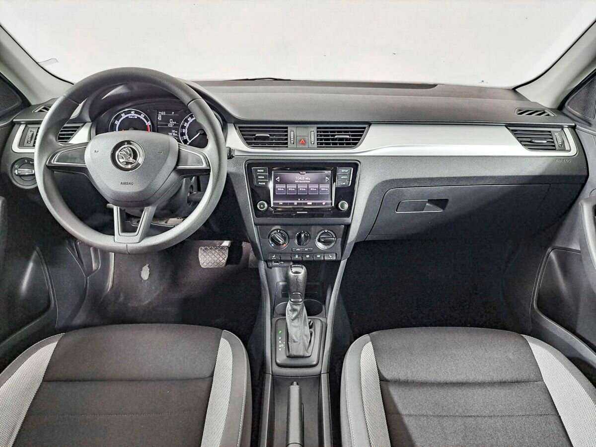 Купить Skoda Rapid с пробегом. Фото: #10
