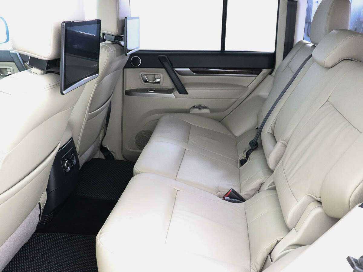 Купить Mitsubishi Pajero с пробегом. Фото: #10