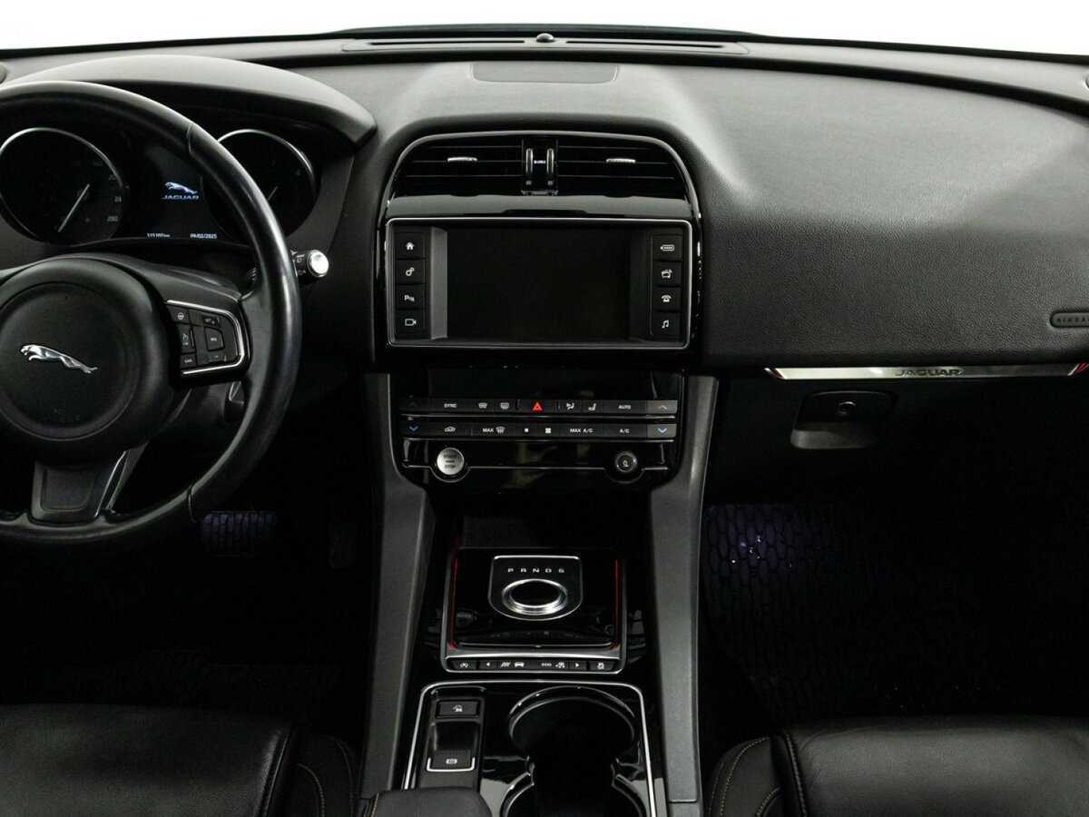 Купить Jaguar F-Pace с пробегом. Фото: #13