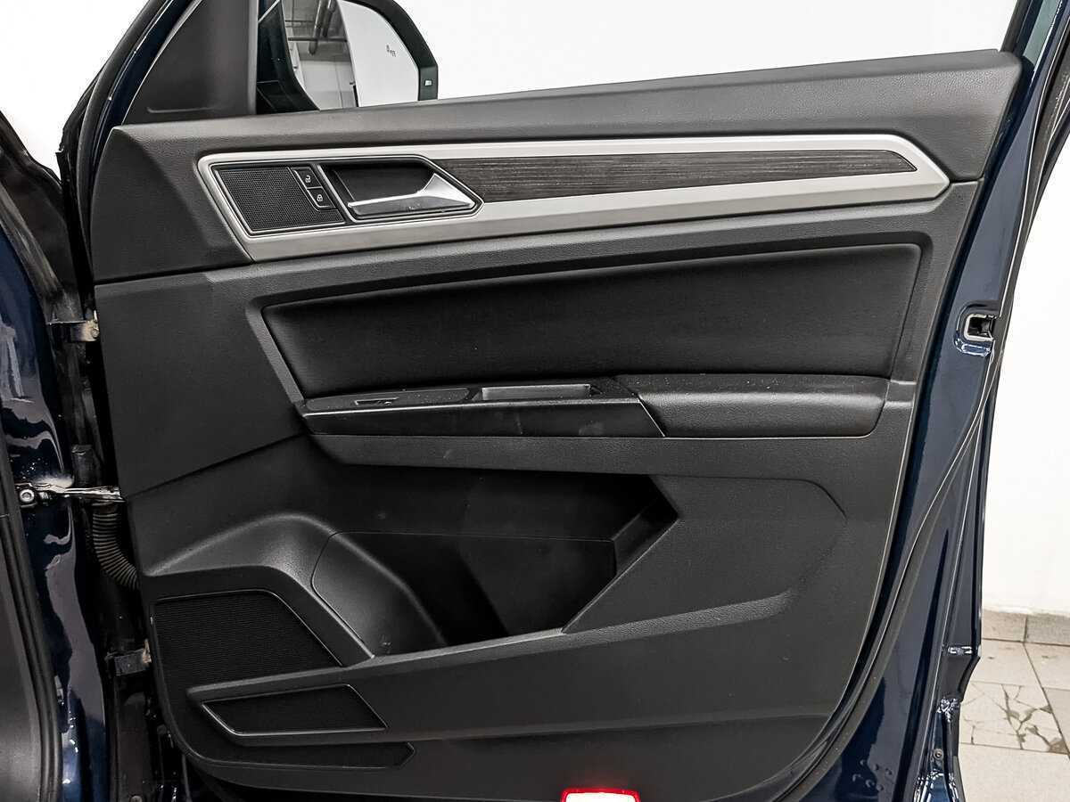Купить Volkswagen Teramont с пробегом. Фото: #24