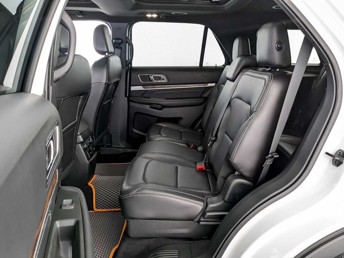 Купить Ford Explorer с пробегом. Фото: #9