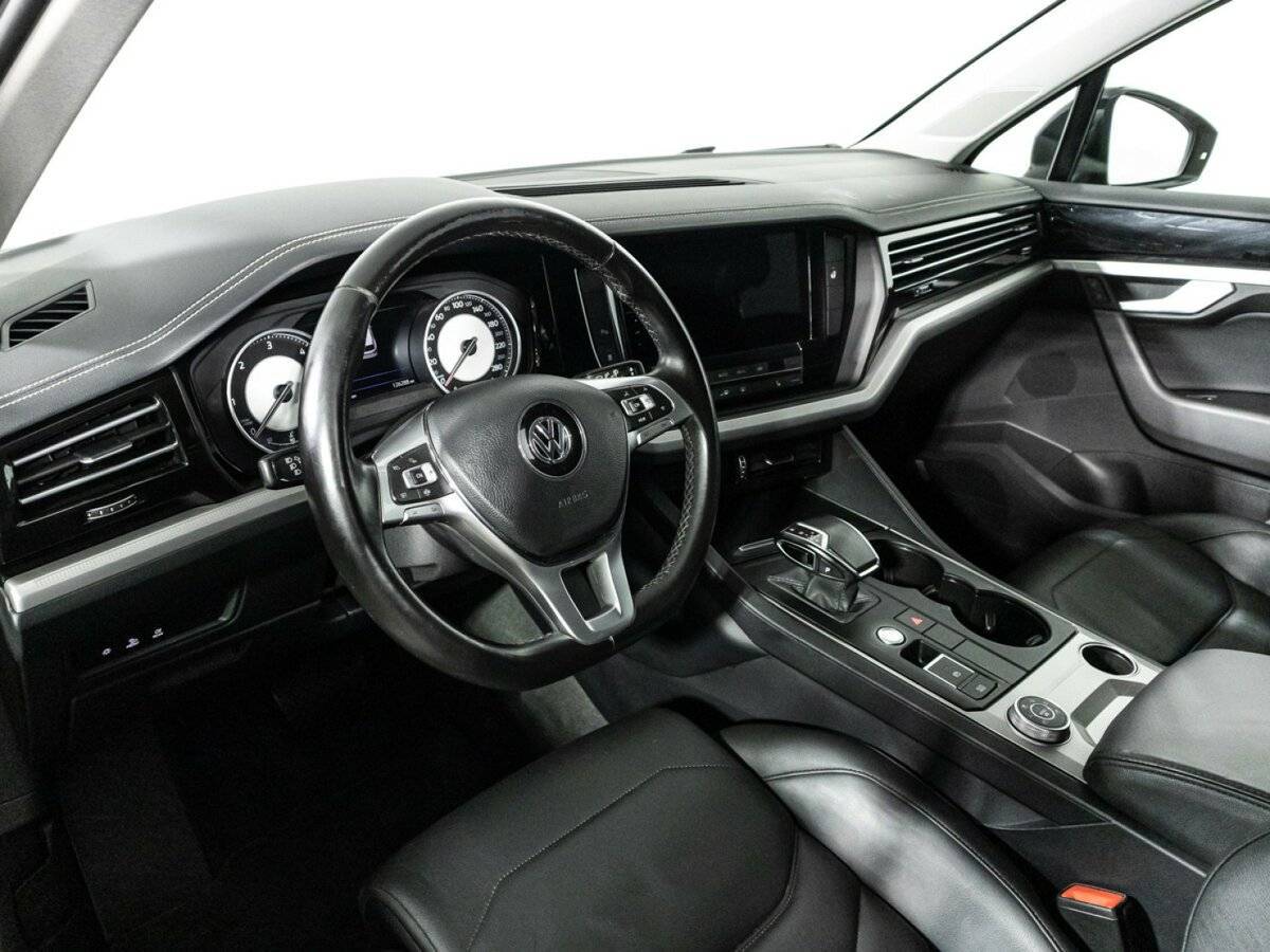Купить Volkswagen Touareg с пробегом. Фото: #10