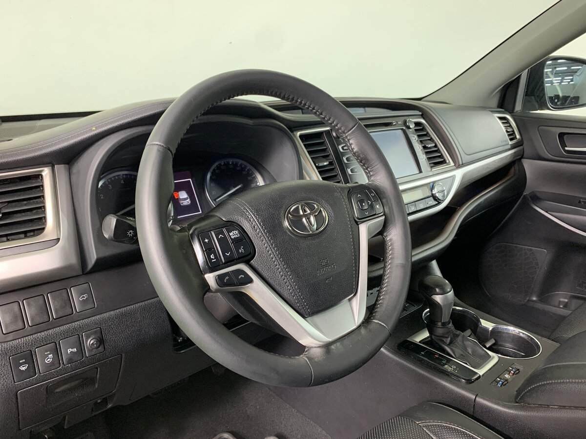 Купить Toyota Highlander с пробегом. Фото: #10