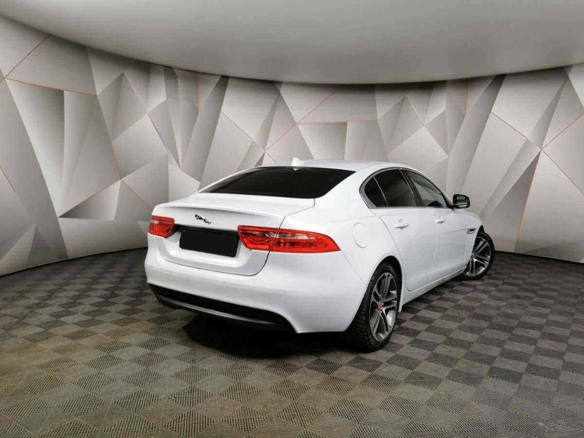 Купить Jaguar XE с пробегом. Фото: #1