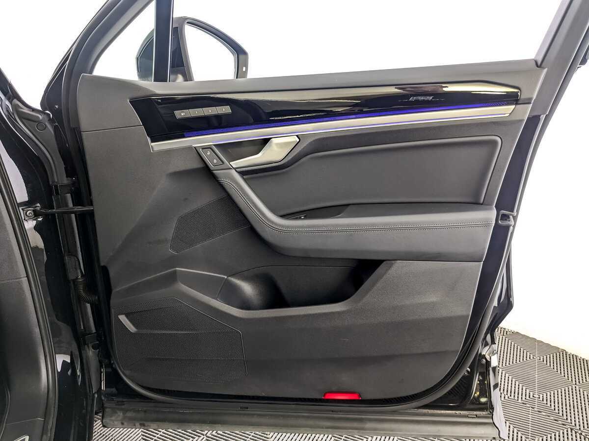Купить Volkswagen Touareg с пробегом. Фото: #21