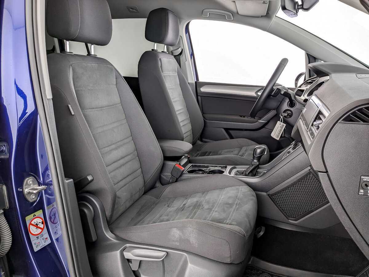 Купить Volkswagen Touran с пробегом. Фото: #17