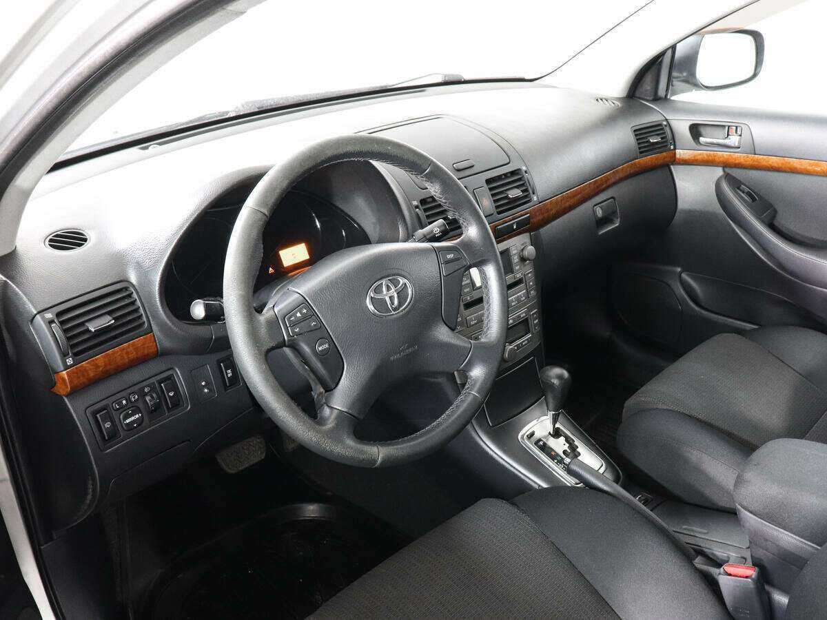 Купить Toyota Avensis с пробегом. Фото: #4