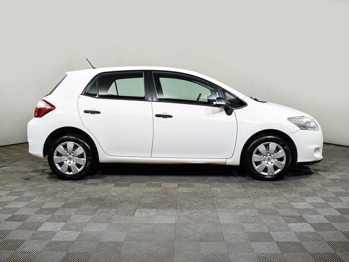 Купить Toyota Auris с пробегом. Фото: #2