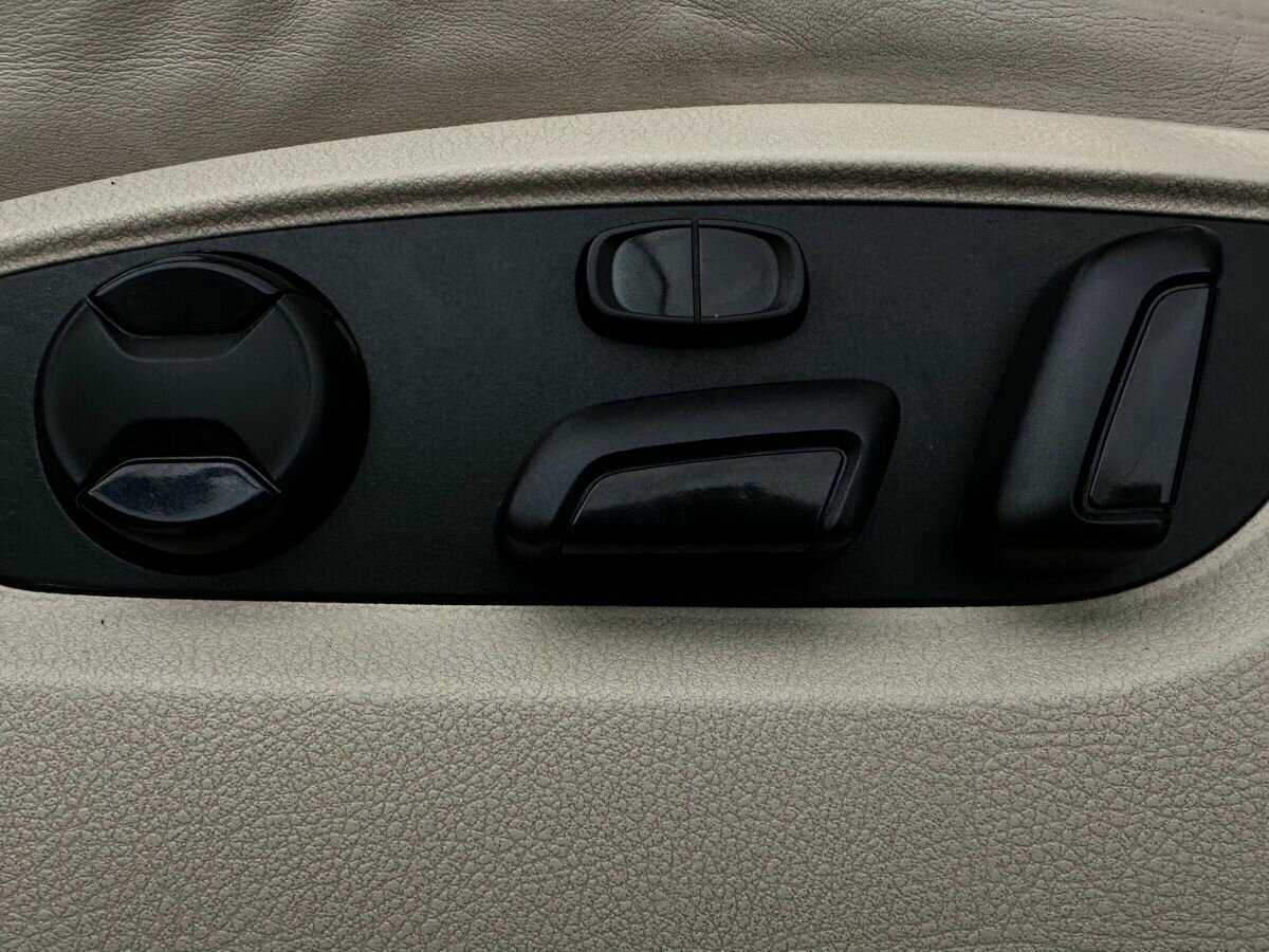 Купить Volkswagen Touareg с пробегом. Фото: #16