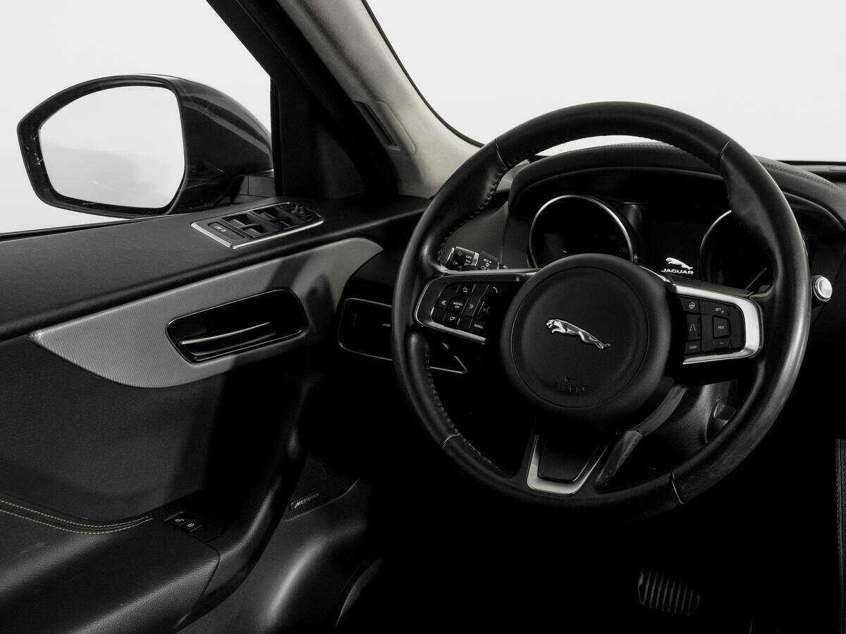 Купить Jaguar F-Pace с пробегом. Фото: #13