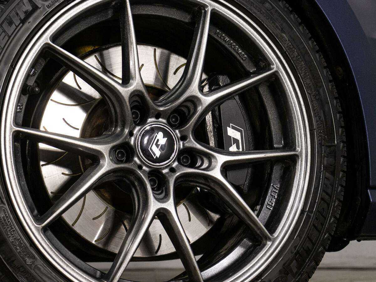 Купить Volkswagen Golf R с пробегом. Фото: #18