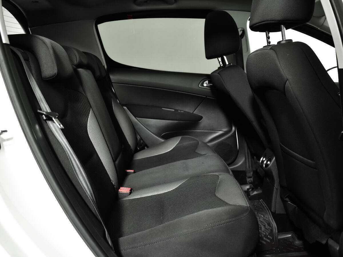 Купить Peugeot 308 с пробегом. Фото: #9