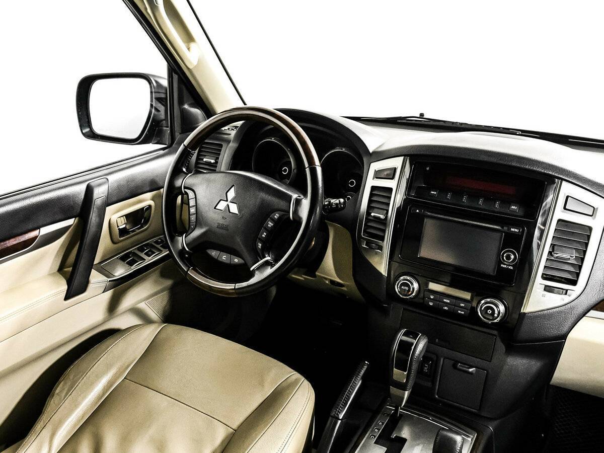 Купить Mitsubishi Pajero с пробегом. Фото: #8