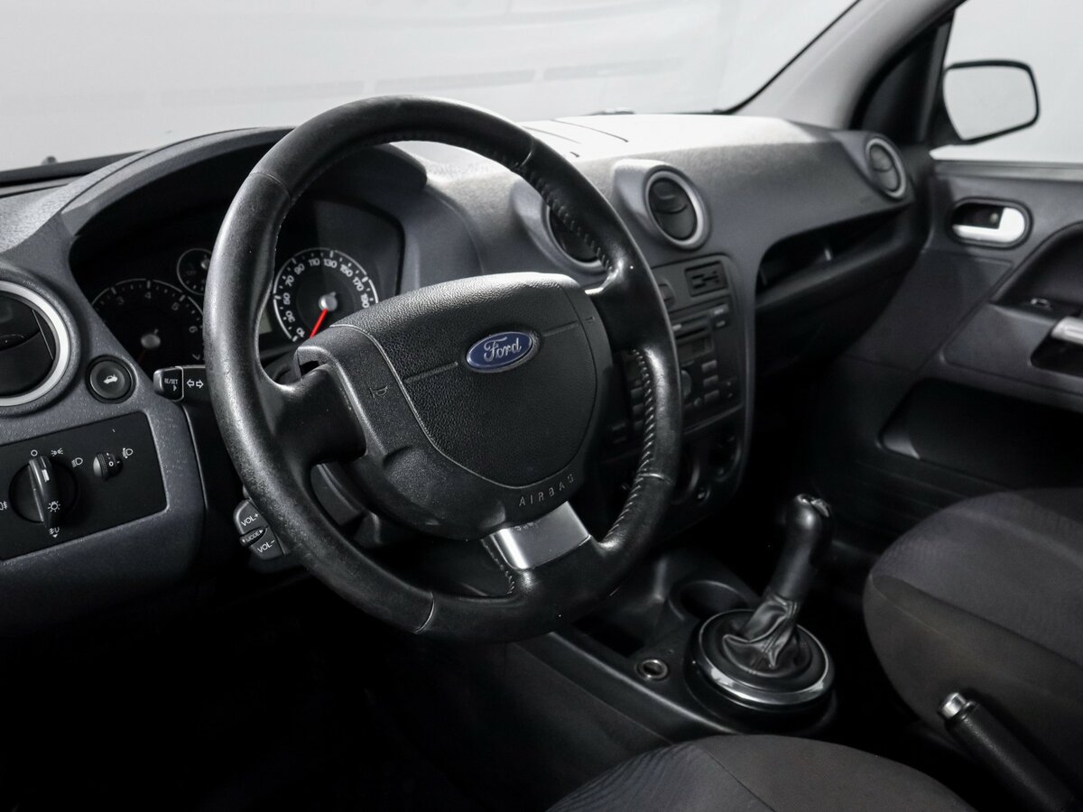 Купить Ford Fusion с пробегом. Фото: #9